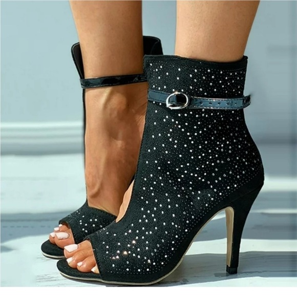 Heels - Picture 1 of 8